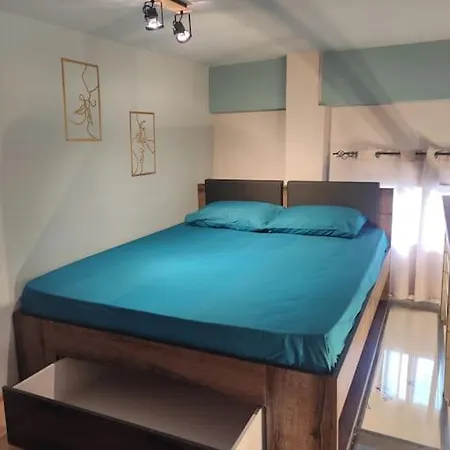 Apartment Floating, Cosy 8' Walk From The Seaside *