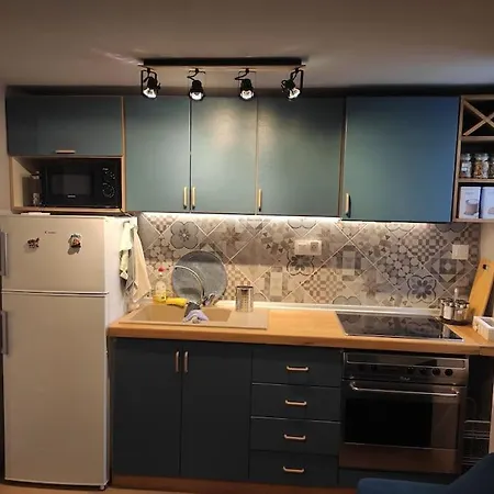Floating, Cosy 8' Walk From The Seaside Apartment *