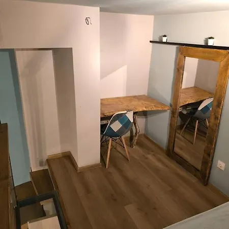 Floating, Cosy 8' Walk From The Seaside Apartment *