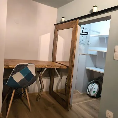 Floating, Cosy 8' Walk From The Seaside *